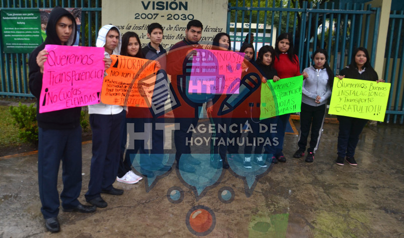 Protestan alumnos del CONALEP