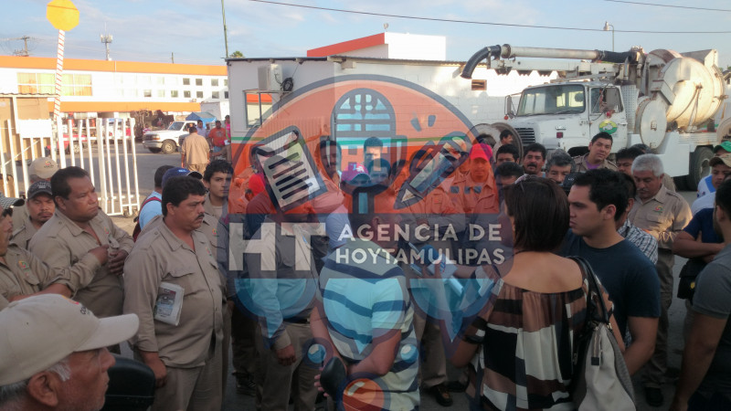 Se manifiestan contra lder sindical de Comapa en Ciudad Victoria