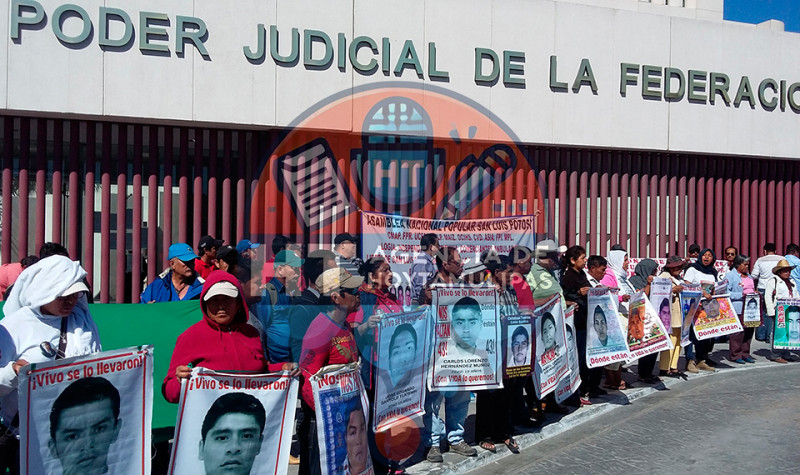 Llegan padres de desaparecidos de Ayotzinapa