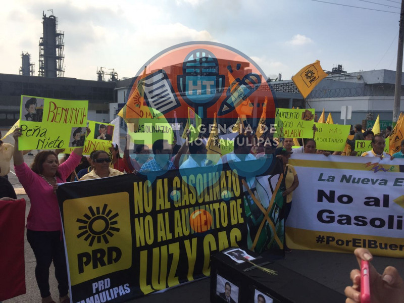 Protesta contra el aumento a la gasolina en Madero